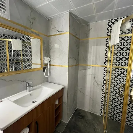 Golden Lux Hotel